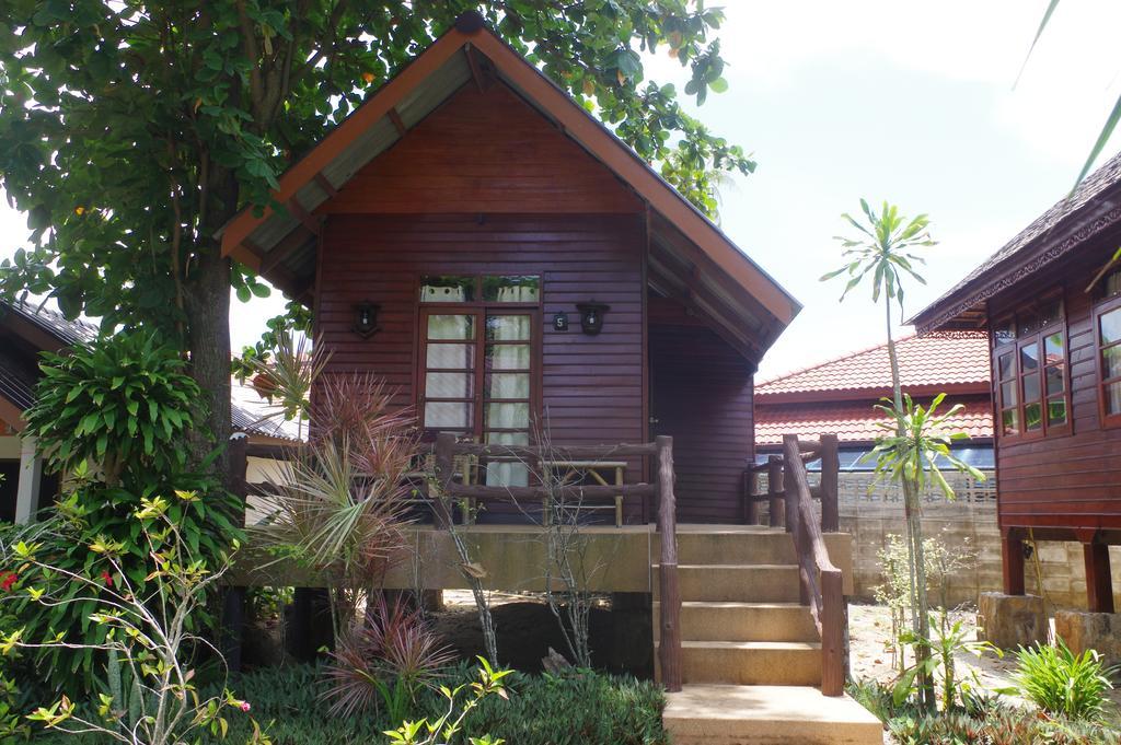 Thai House Beach Resort Koh Lanta Bagian luar foto
