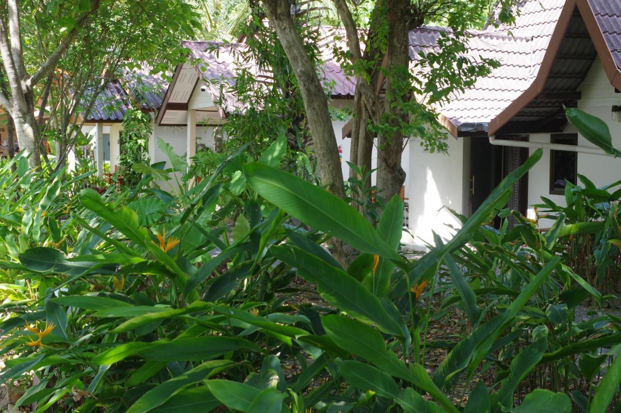 Thai House Beach Resort Koh Lanta Bagian luar foto