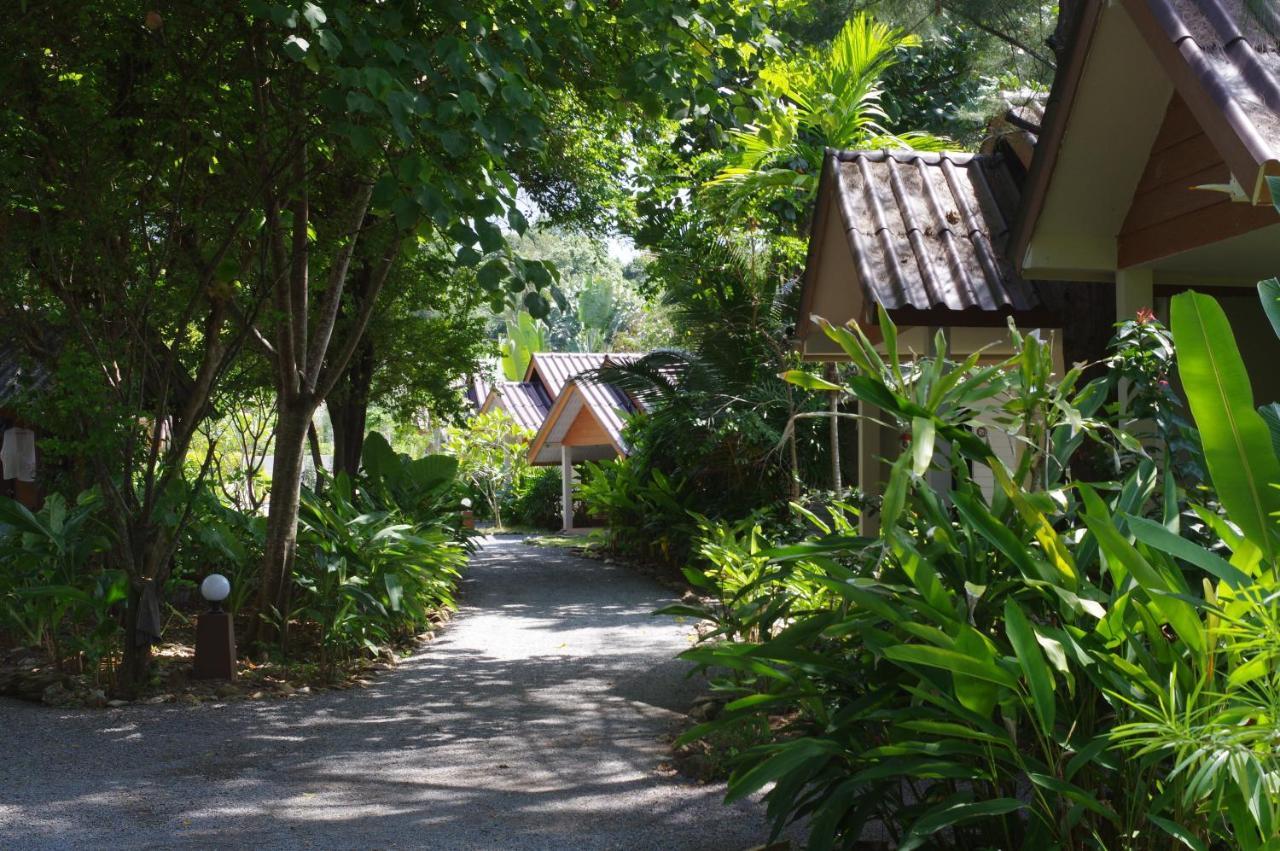 Thai House Beach Resort Koh Lanta Bagian luar foto
