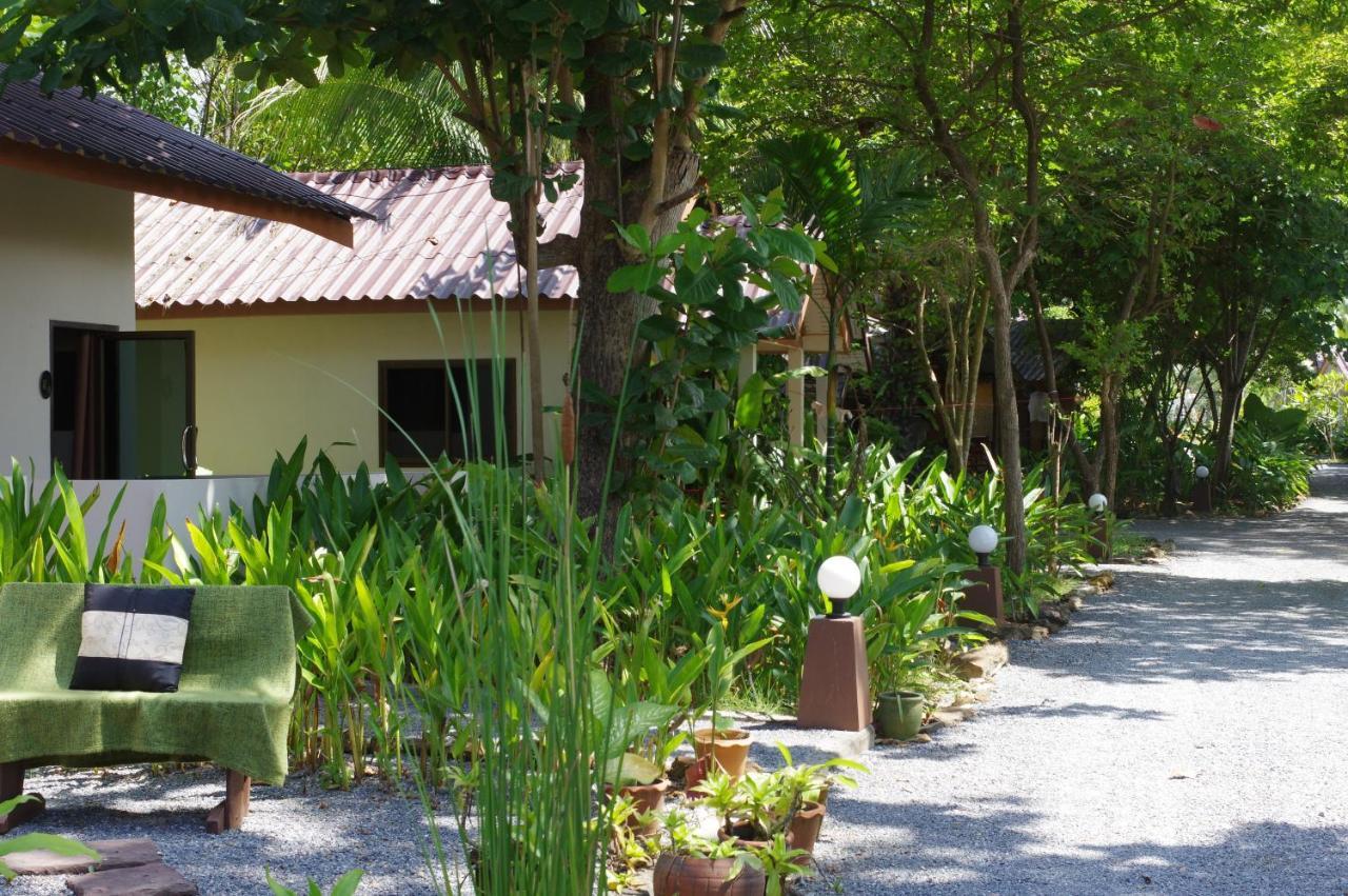 Thai House Beach Resort Koh Lanta Bagian luar foto