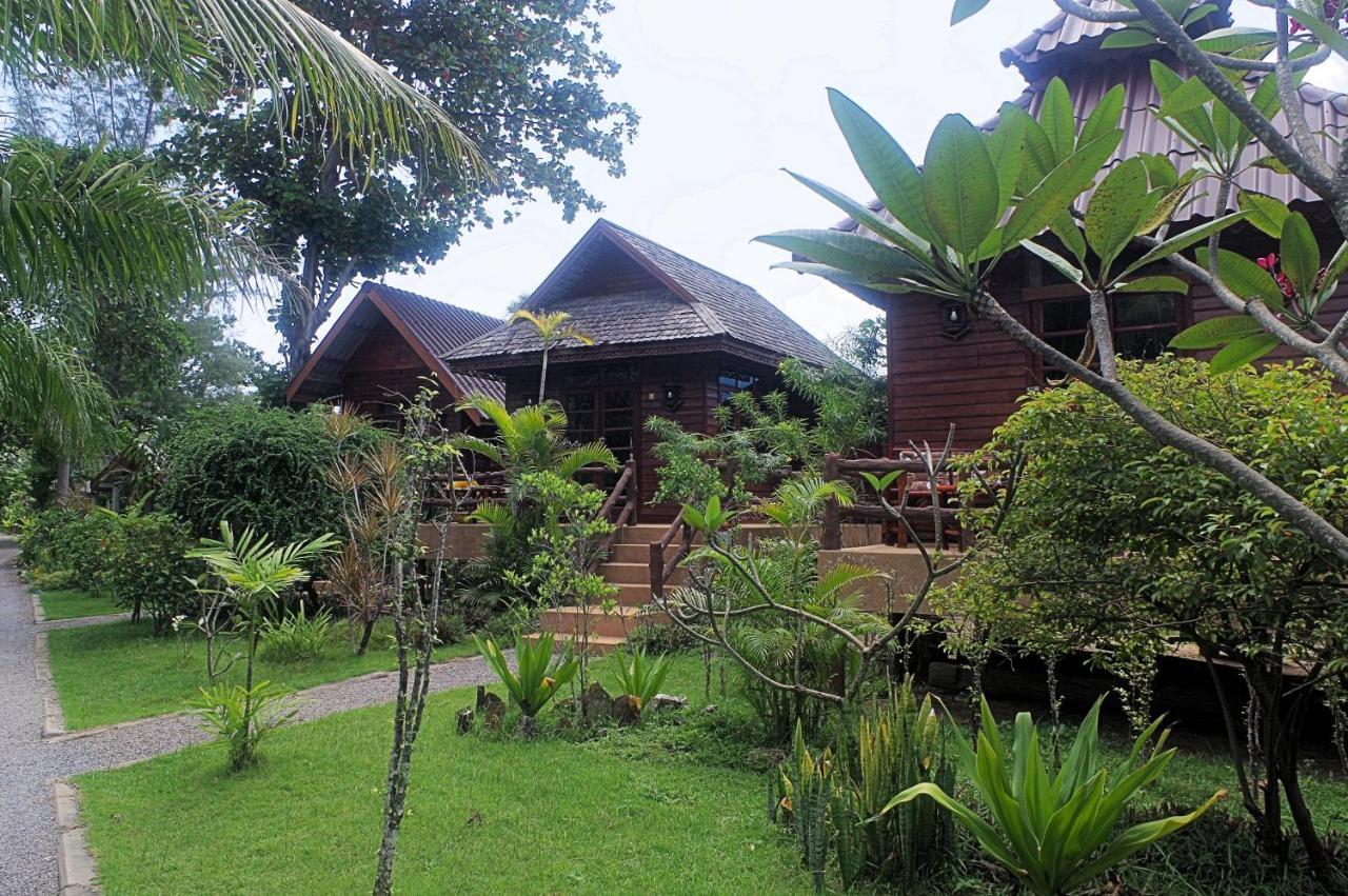 Thai House Beach Resort Koh Lanta Bagian luar foto