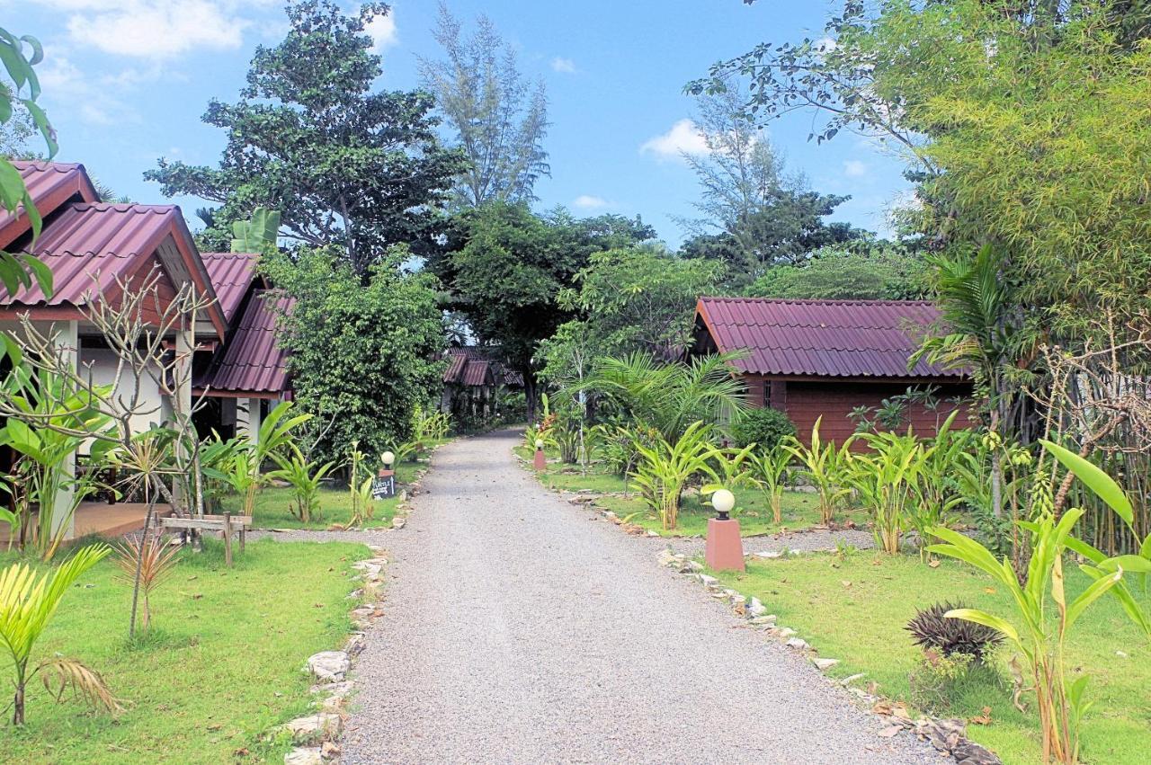 Thai House Beach Resort Koh Lanta Bagian luar foto
