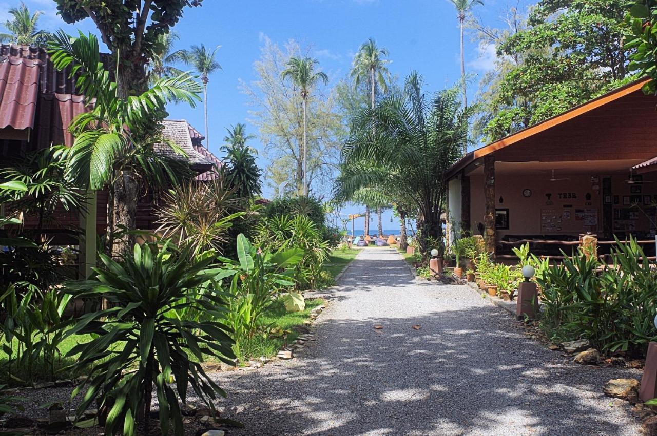 Thai House Beach Resort Koh Lanta Bagian luar foto