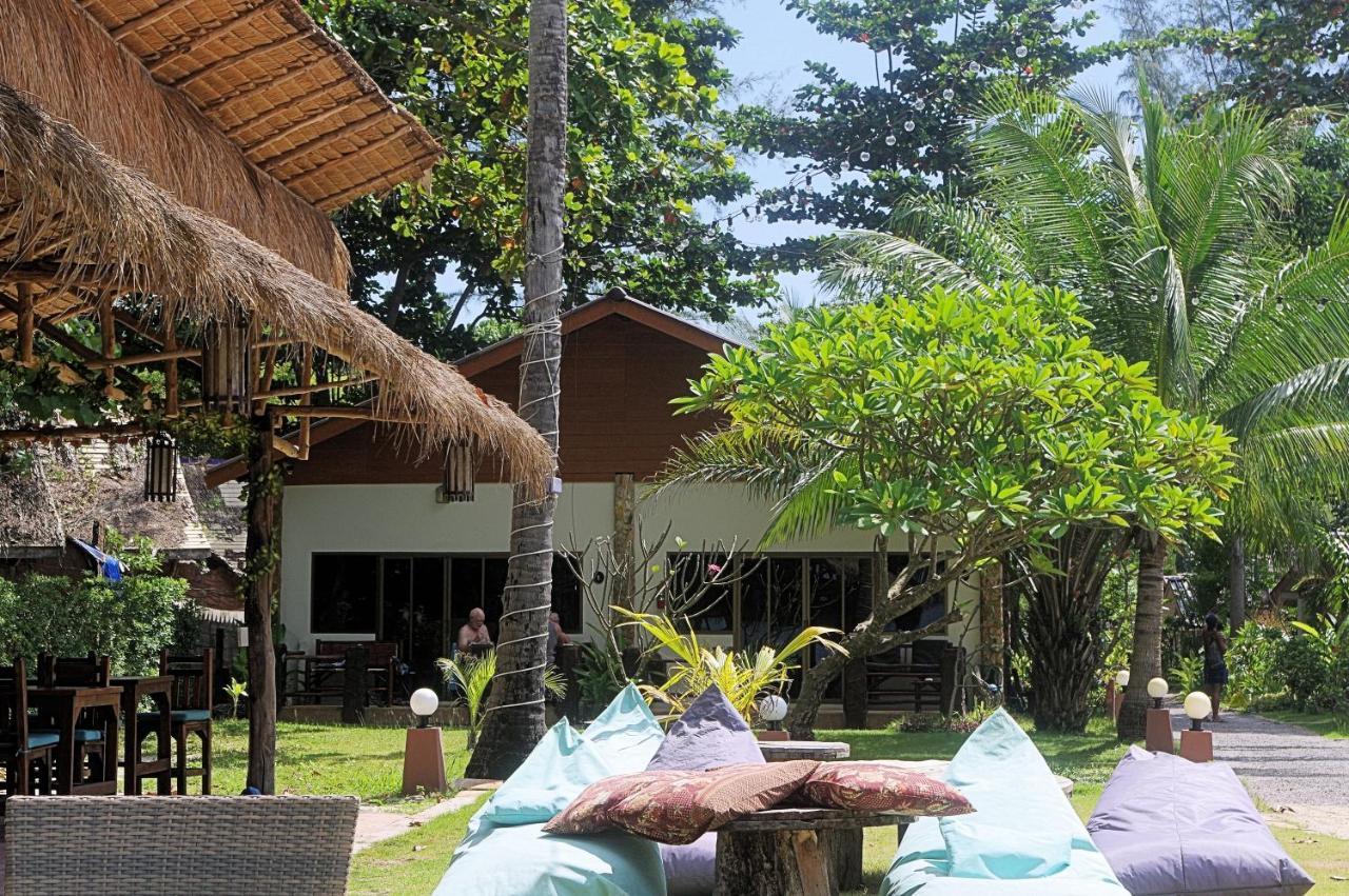 Thai House Beach Resort Koh Lanta Bagian luar foto