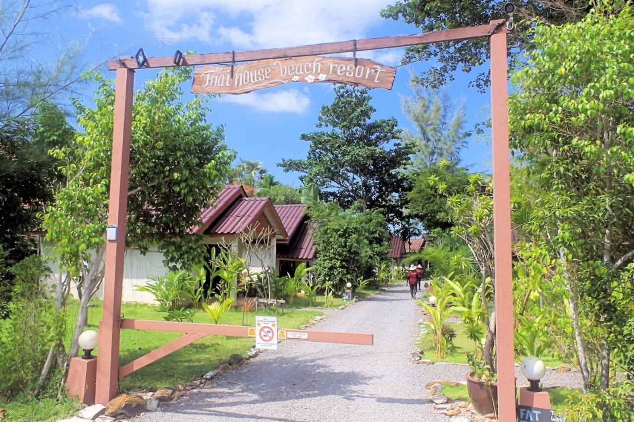 Thai House Beach Resort Koh Lanta Bagian luar foto