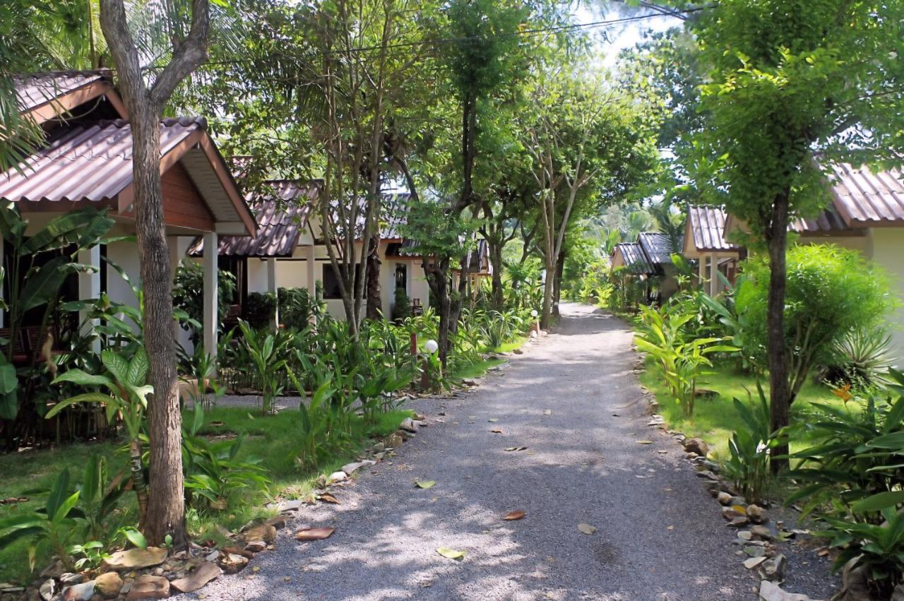 Thai House Beach Resort Koh Lanta Bagian luar foto