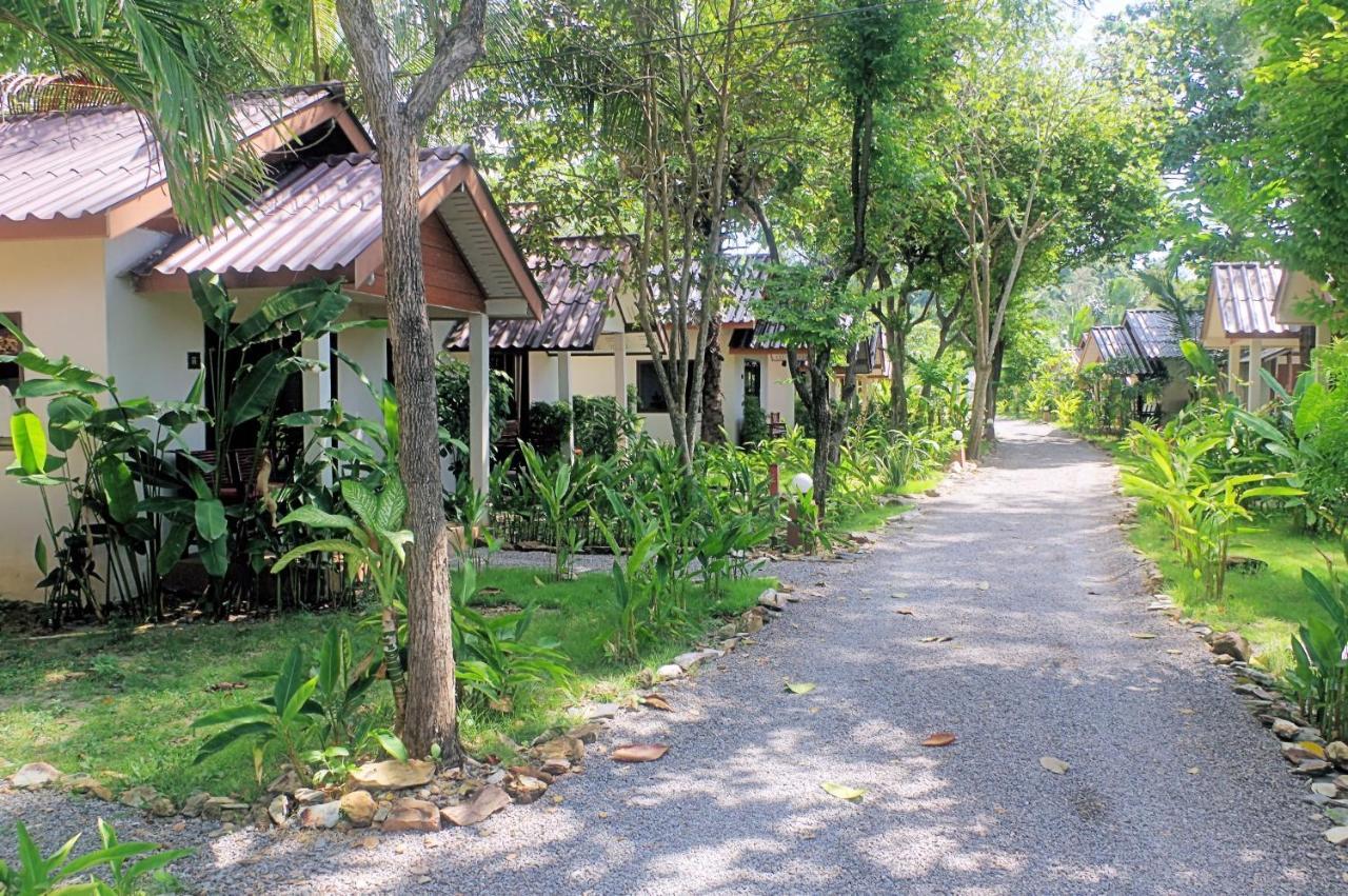 Thai House Beach Resort Koh Lanta Bagian luar foto