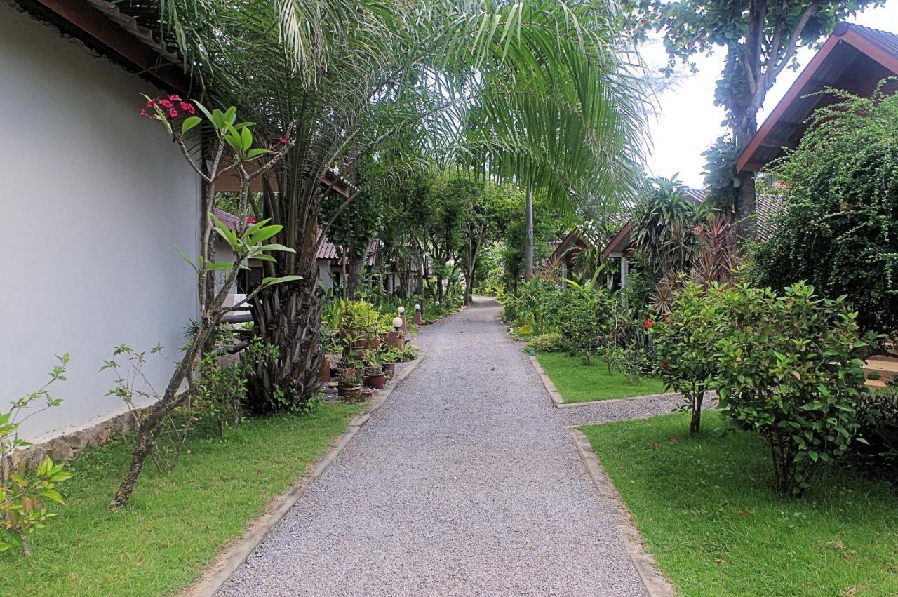 Thai House Beach Resort Koh Lanta Bagian luar foto