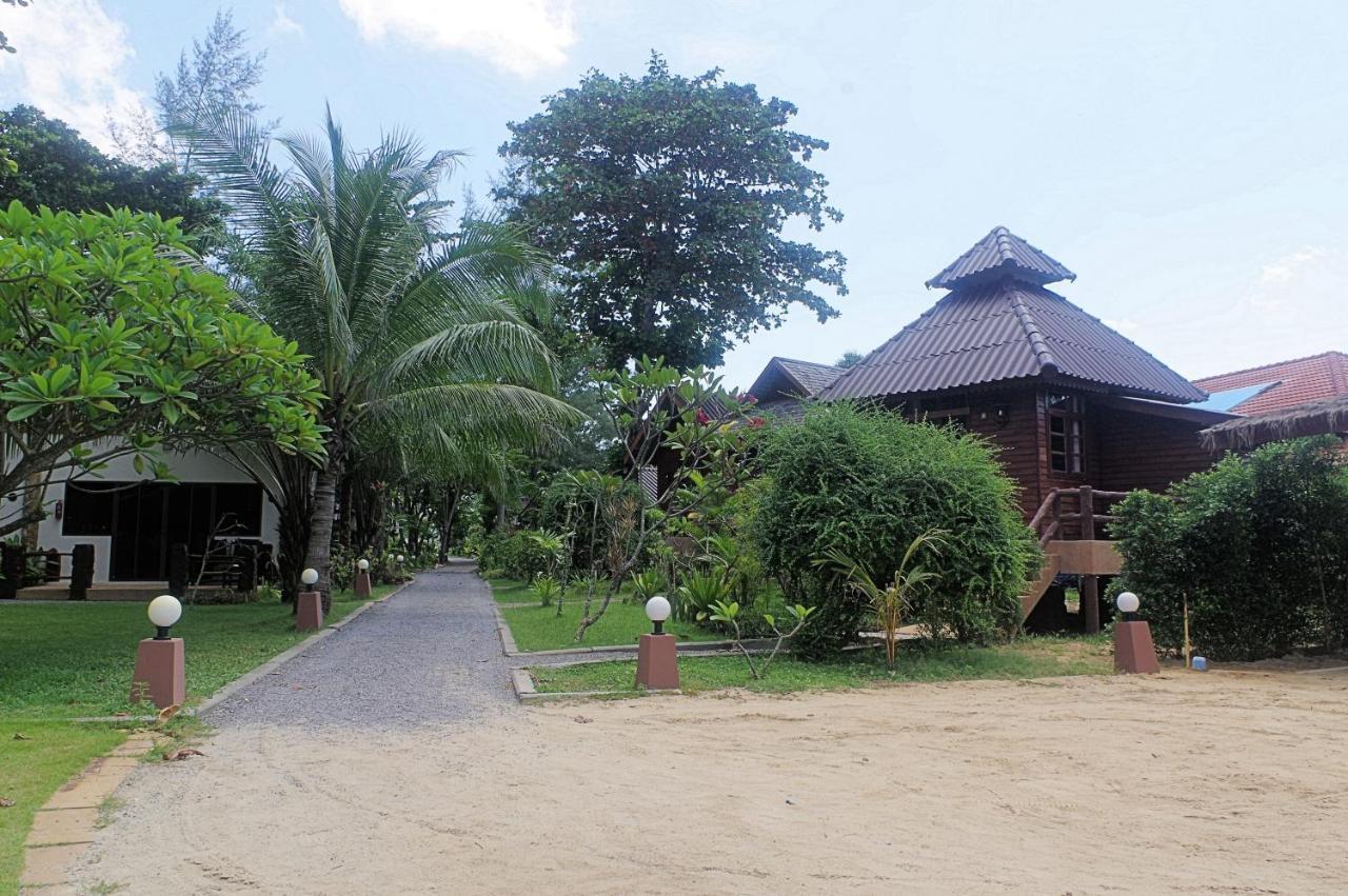 Thai House Beach Resort Koh Lanta Bagian luar foto