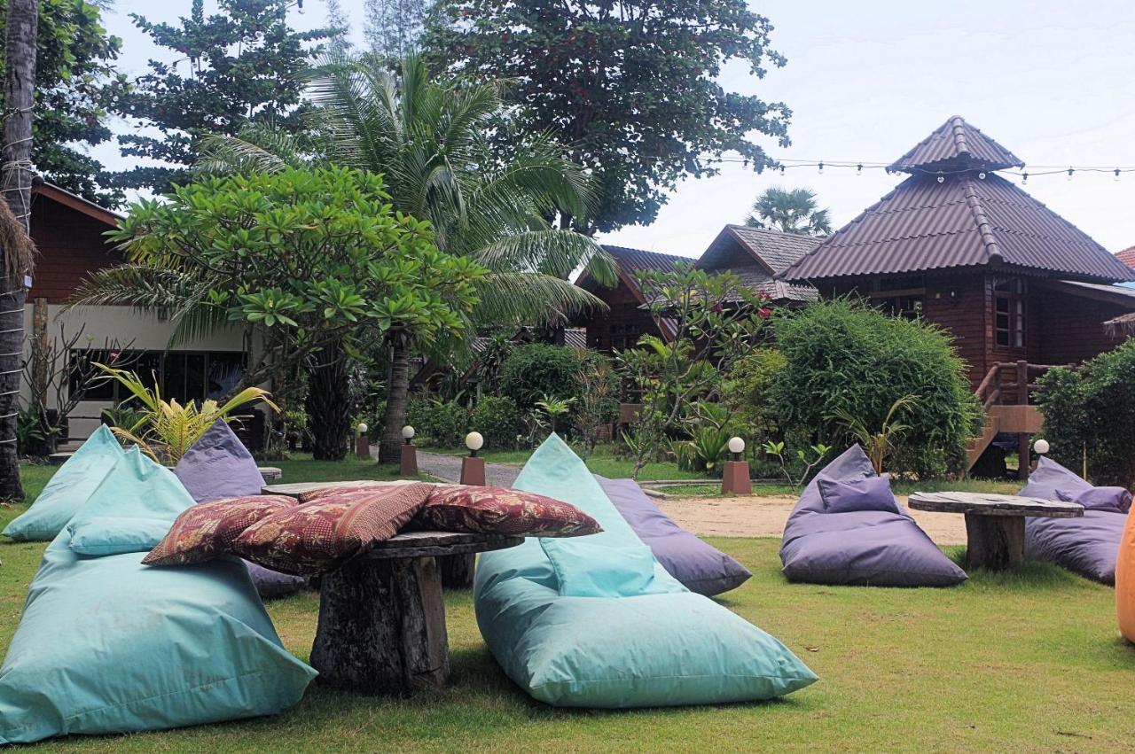 Thai House Beach Resort Koh Lanta Bagian luar foto