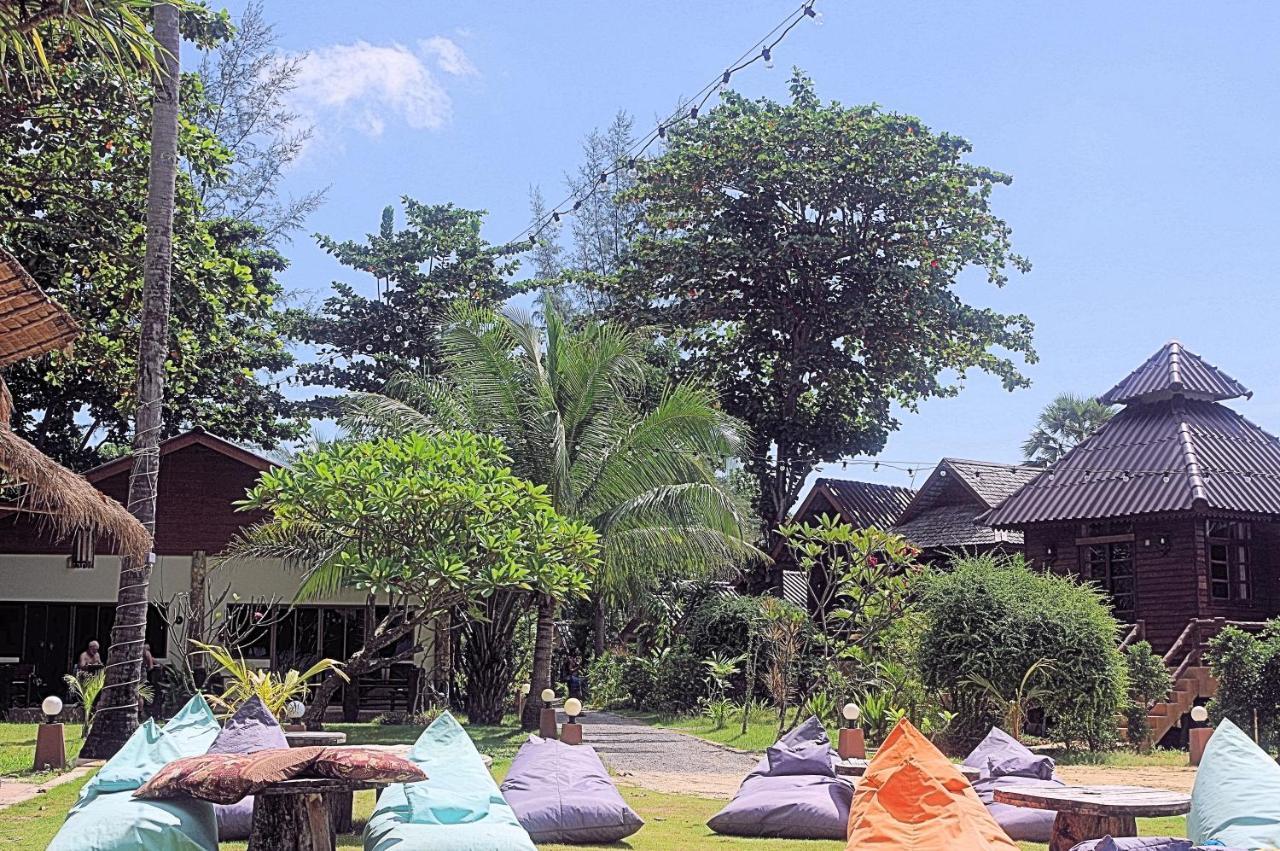 Thai House Beach Resort Koh Lanta Bagian luar foto