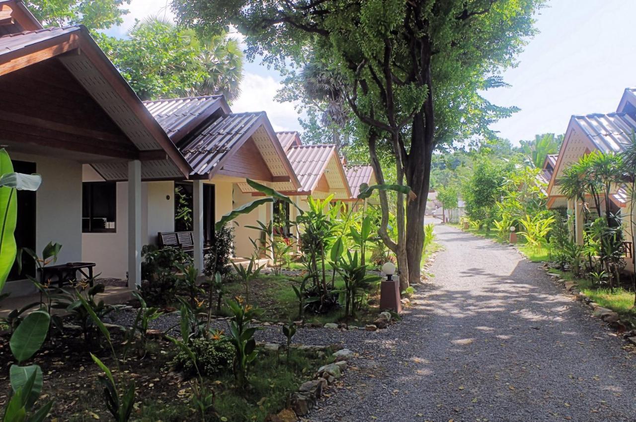 Thai House Beach Resort Koh Lanta Bagian luar foto