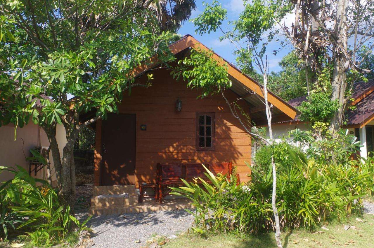 Thai House Beach Resort Koh Lanta Bagian luar foto